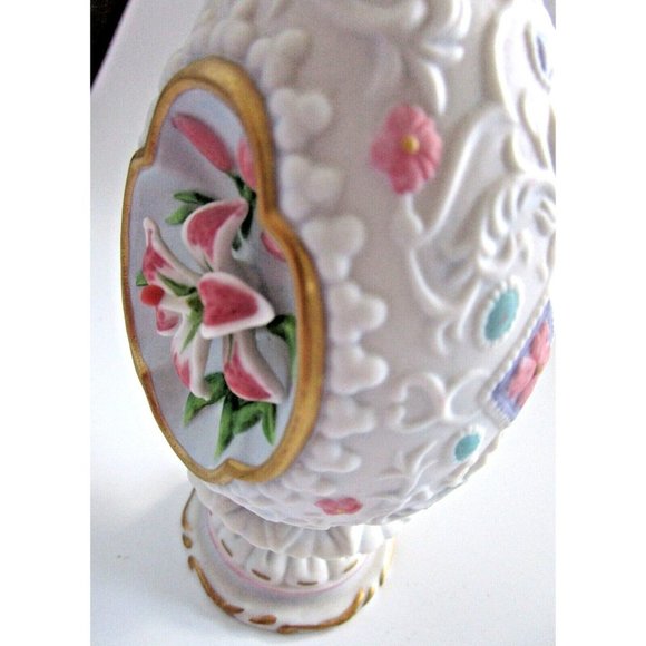 Vintage Lenox  "The Lily Blossom Egg"  1990 with Stand - Bisque Porcelain  4.5" - Picture 7 of 16